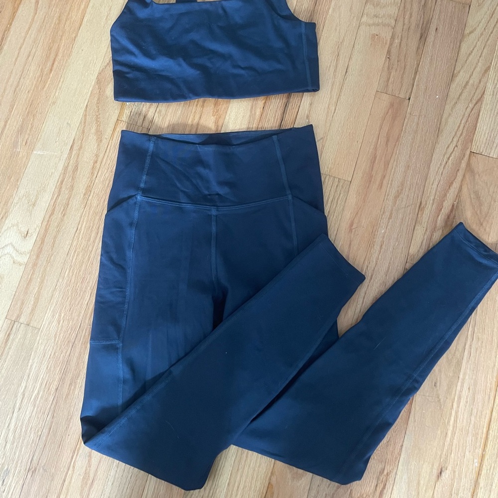 girlfriend collective navy blue leggings - size M